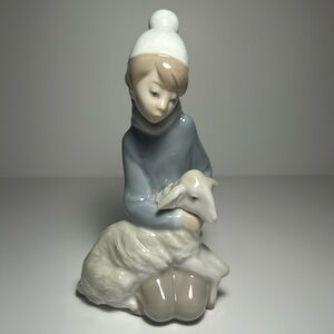 Lladro Shepherd with Lamb #4676 Made in Spain